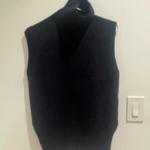 Closed cashmere turtleneck vest
